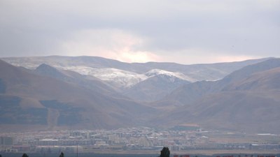 Palandöken'e mevsimin ilk karı yağdı