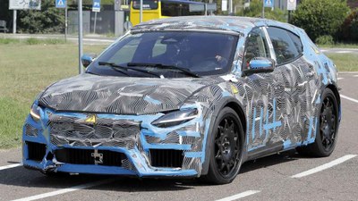 Ferrari'nin ilk elektrikli otomobili test sırasında görüntülendi