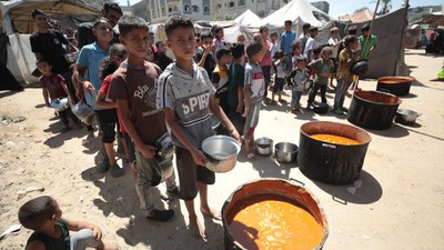 Gazze'de Filistinlilere sıcak yemek dağıtımı yapıldı