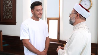 Mesut Özil, Diyanet İşleri Başkanı Erbaş ile bir araya geldi