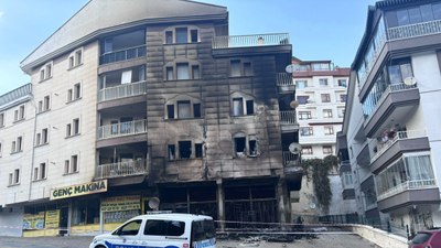 Ankara'da iş yerinde çıkan yangın binayı kullanılamaz hale getirdi