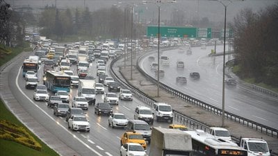 İstanbul'da haftanın ilk iş gününde trafikte yoğunluk yaşanıyor