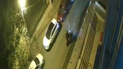 İstanbul'da bir motosikletli emlak ofisini kurşunladı