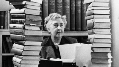 Polisiye edebiyatın kraliçesi; yazdıklarıyla geniş okur kitlesine ulaşan yazar: Agatha Christie