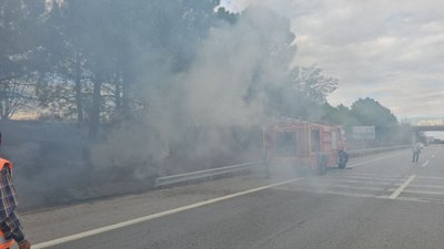 Edirne'de ot yangını! Otoyol bir süre trafiğe kapatıldı