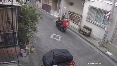 İzmir'de motosikletli şahıs, üç saat arayla iki kadını taciz etti