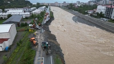 Artvin'de sel: Arhavi'de yollar göle döndü