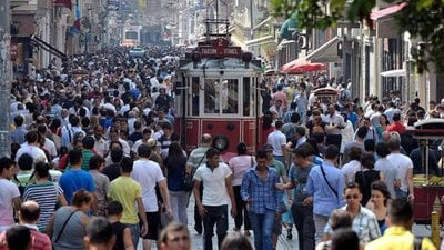 Türkiye'de kadınlar erkeklerden 5,3 yıl fazla yaşıyor