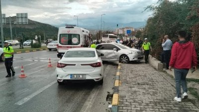 Karabük'te 6 araçlı zincirleme trafik kazası: 4 yaralı