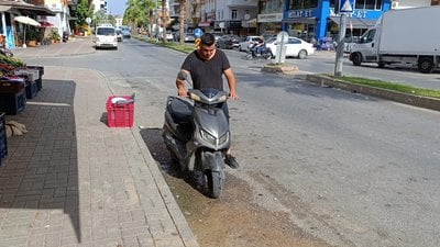 Antalya'da otomobil motosikletliye çarptı: Sürücü havaya uçtu