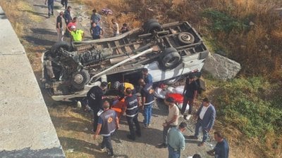 Sivas'ta fındık işçileri, dönüş yolunda kaza yaptı: 14 yaralı