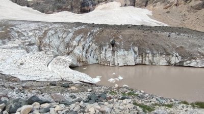 Hakkari'de 20 bin yıllık buzullar eriyor