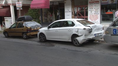 İstanbul'da alkollü sürücü park halindeki araçlara çarptı