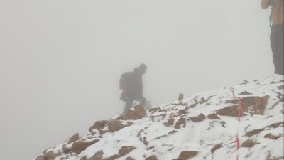 Yüksekovalı dağcılar dolu ve tipiye aldırış etmedi