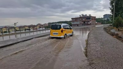 Diyarbakır’da caddeler göle döndü