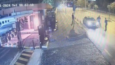 Ankara'da polis memuru Heimlich manevrası ile taksicinin hayatını kurtardı