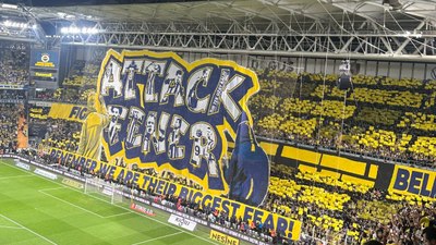 Fenerbahçe taraftarından derbi koreografisi