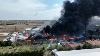 Tekirdağ'da kimyasal fabrika yangını dron ile görüntülendi