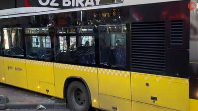 İstanbul Bayrampaşa'da İETT otobüsü kontrolden çıkıp gelinlikçiye daldı