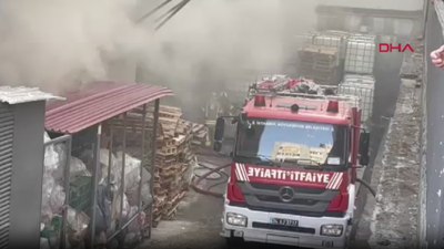 İstanbul'da kimyasal madde üreten fabrikada yangın çıktı