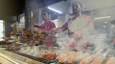 Adana'da esnaf TEKNOFEST'in başlamasını bekliyor