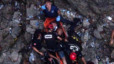 Antalya'da manzarayı izlerken düştü