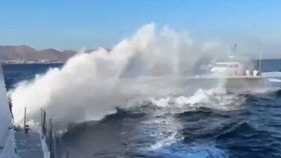 Türk balıkçı teknesini taciz eden Yunan botuna Sahil Güvenlik'ten müdahale