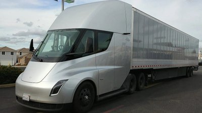 Tesla'nın elektrikli kamyonu Semi, 400 bin km yol katetti