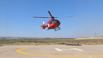 Diyarbakır'da başına demir düşen yaralı, ambulans helikopterle sevk edildi