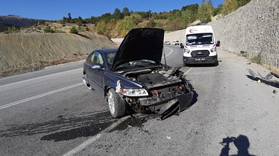 Bolu'da otomobilin duvara çarparak hurdaya döndüğü kazada 1 yaralı