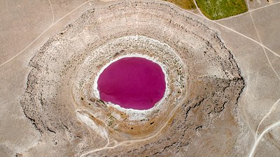 Konya'da pembe rengiyle ünlenen Meyil Obruk Gölü kurudu