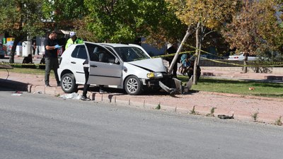 Konya'da direksiyon başında kalp krizi geçirdi: Ağaca çarptı