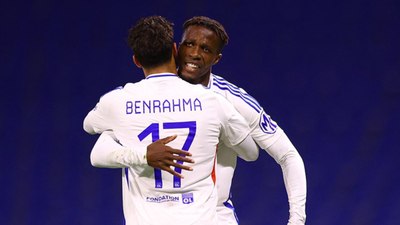 Zaha'nın formasını giydiği Lyon 90+5'te kazandı