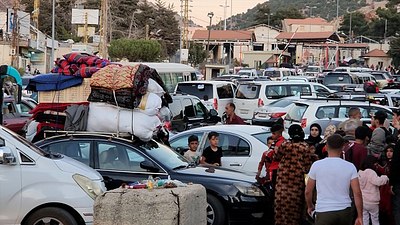 İsrail saldırılarından kaçan 100 bin kişi Lübnan'dan Suriye'ye geçti