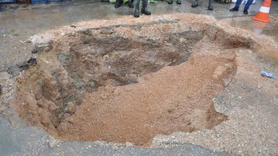 Eskişehir'de sağanak sebebiyle yol çöktü