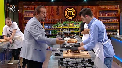 MasterChef Türkiye'de gergin anlar: Bizim senin yemeğine bakmamıza ihtiyacımız yok