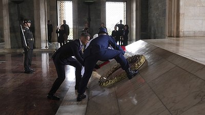 Finlandiya Cumhurbaşkanı Stubb, Anıtkabir'i ziyaret etti