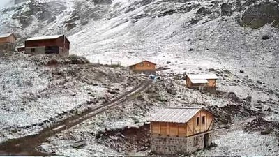 Rize'ye mevsimin ilk karı düştü