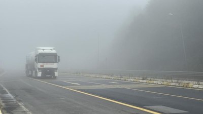 Bolu Dağı'nda yoğun sis görüş mesafesini düşürdü