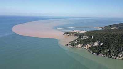 Bartın'da deniz kahverengiye boyandı