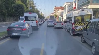 Sakarya'da ambulans geçişinde fermuar sistemi uygulandı: O anlar kamerada..