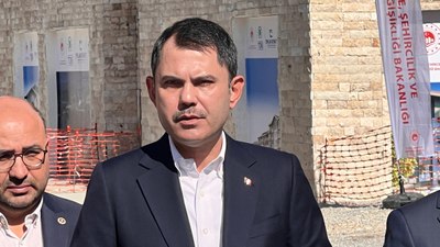 Murat Kurum: Deprem bölgesinde 332 bin yuva ve iş yerimizin inşaatını başlattık