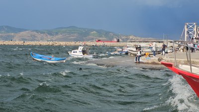 Balıkesir'in Bandırma ilçesinde fırtına etkili oldu