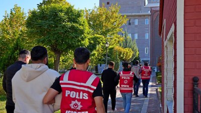 Isparta'da kendilerini polis olarak tanıtıp 3 milyon TL vurgun yaptılar: 19 gözaltı