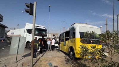 Mardin'de tanker ile şehiriçi minibüsü çarpıştı: 1 yaralı