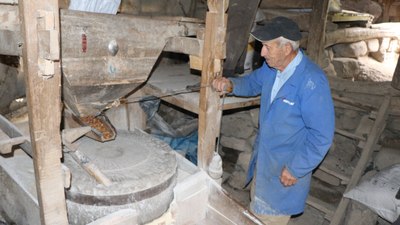 Samsun'da 2 asırlık su değirmeni halen hizmet veriyor