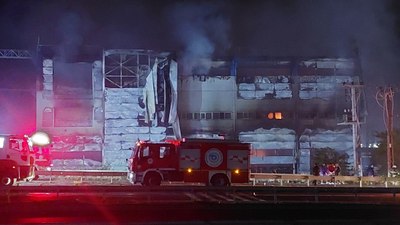 Tekirdağ'da kozmetik fabrikasında korkutan yangın