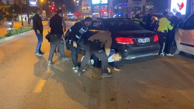 Bursa'da polis, 'dur' ihtarına uymayan sürücüyü uyarı ateşi açarak yakaladı