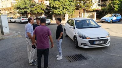 Antalya'da kaza yapan çocuklar polis ekibi gelmeden olay yerinden kaçtı