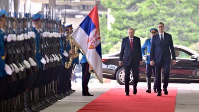 Sırbistan’da resmi törenle karşılandı